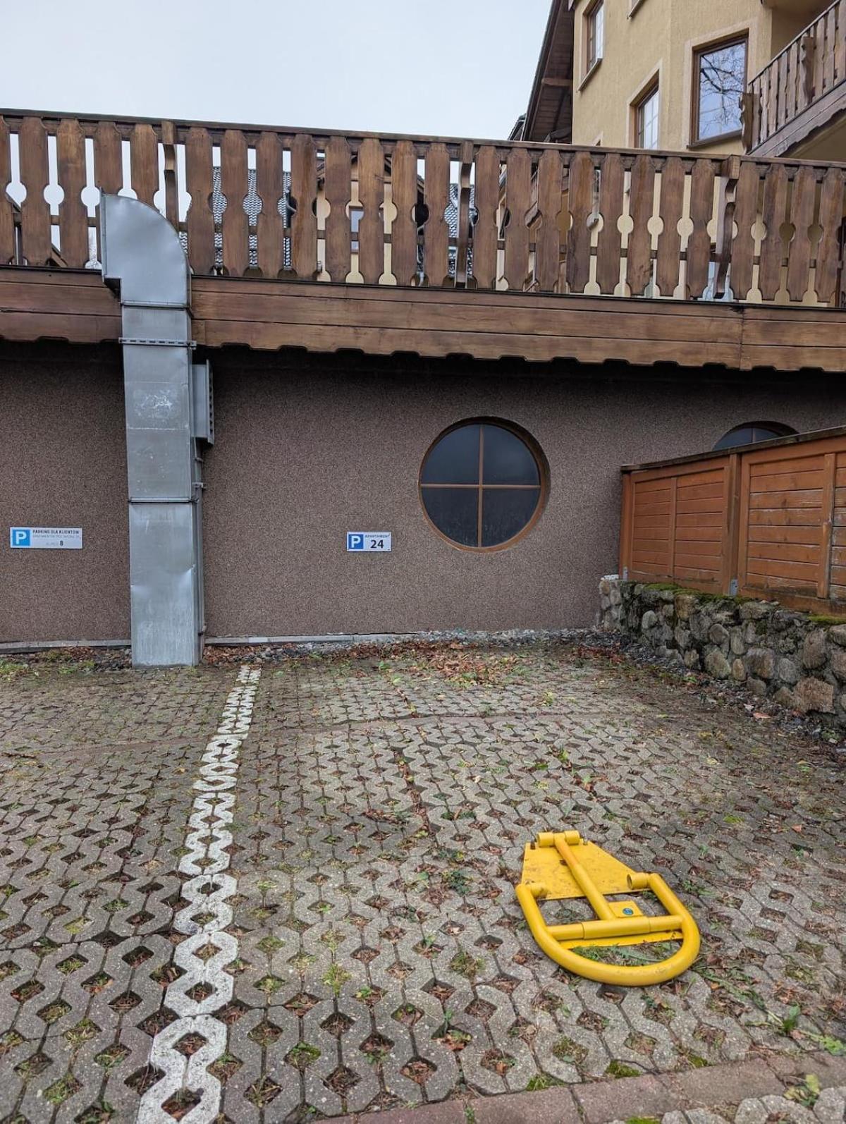 24 Apartment *